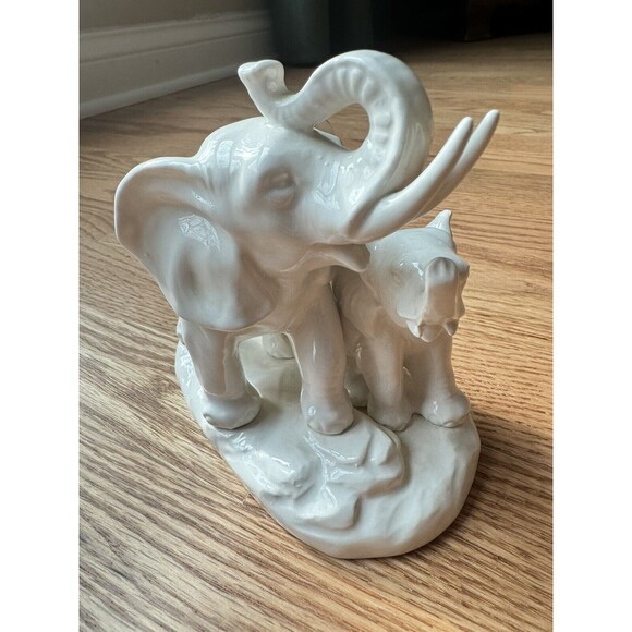 Vintage Elephant Figurine‎ Mother & Baby Trunk Up Porcelain  5X6 Inches Japan - Picture 2 of 9